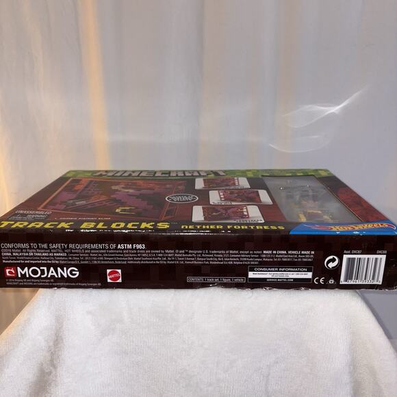 Mattel Hotwheels Minecraft Nether Fortress Play Set 2018 - RARE FIND - NEW - Picture 6 of 6